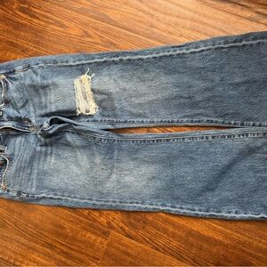 Aeropostale women’s Light Blue Straight-Leg Jeans with Knee Rip
